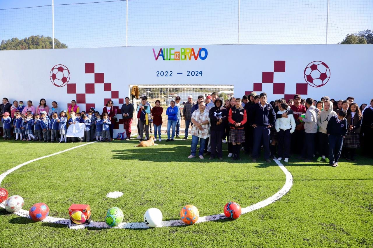 Michelle Núñez inaugura cancha de fútbol rápido en Los Saucos