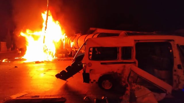 ¿Qué pasó hoy en la Vía José López Portillo? Reportan un muerto por choque de pipa contra combi en Ecatepec