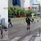 Integrantes de la CNTE juegan futbol durante manifestación en Paseo de la Reforma