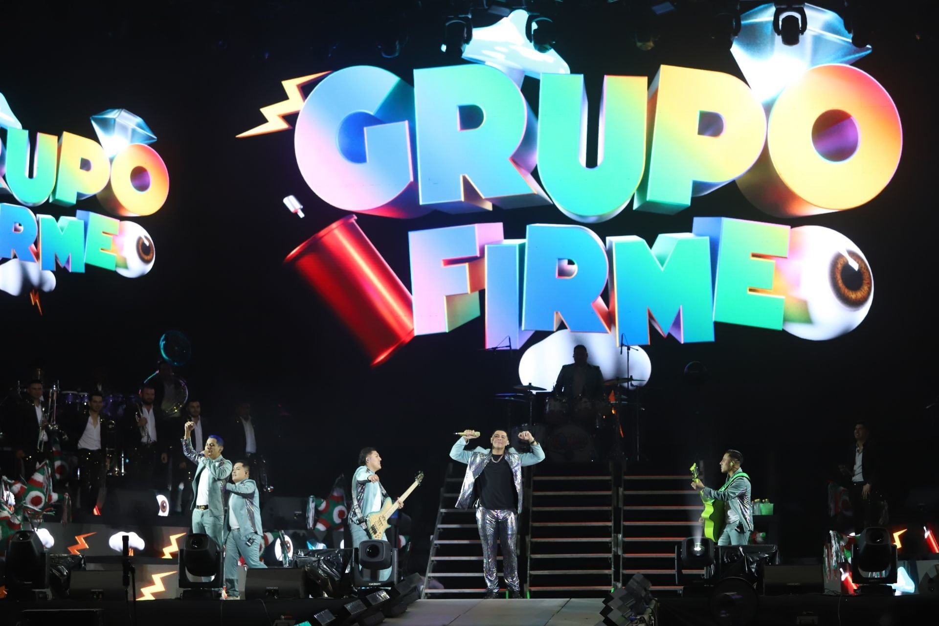 Grupo Firme en concierto gratuito del Zócalo.