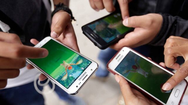 Personas jugando Pokémon Go
