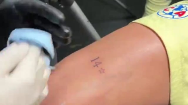Kevin Álvarez se tatuó la 14