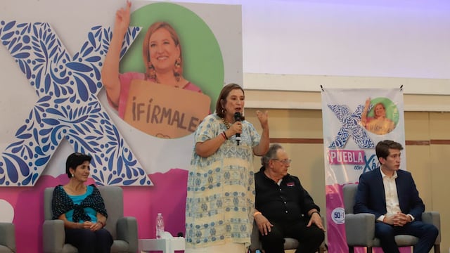 Xóchitl Gálvez sostuvo encuentro con las organizaciones de la sociedad civil en Puebla, en el salón Country de San Manuel