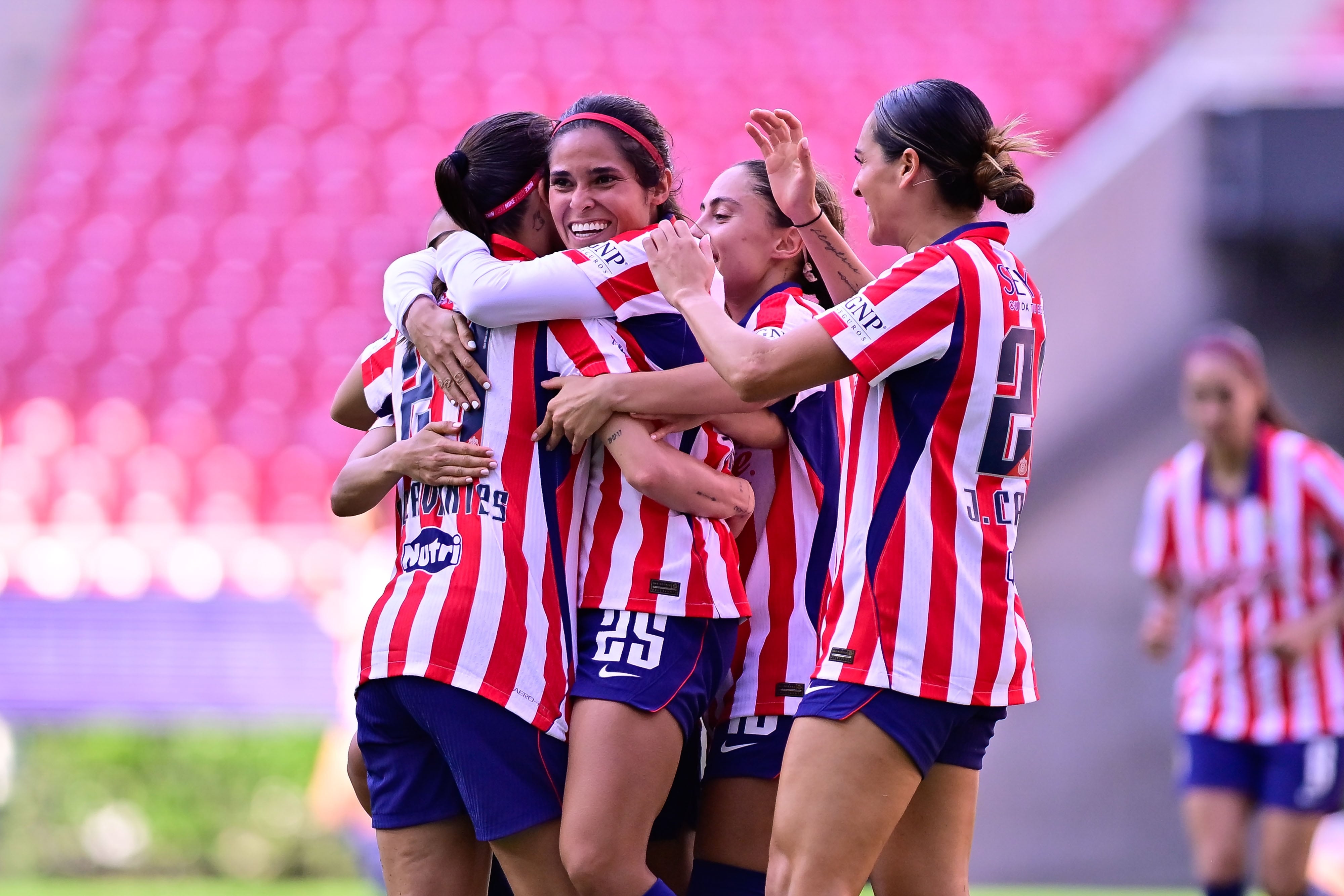 Chivas no tiene piedad y derrota 3-1 a San Luis en la Liga Femenil BBVA.