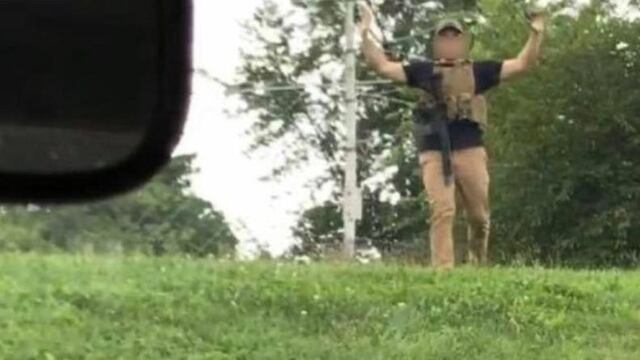 Imagen del sujeto que ingresó a un Walmart armado y con equipamiento militar.