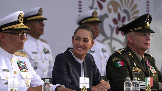 Claudia Sheinbaum, presidenta de México, encabezó la ceremonia por los 200 años de la promulgación de la Constitución Federal de los Estados Unidos Unidos Mexicanos de 1824 y por la creación de la armada de México