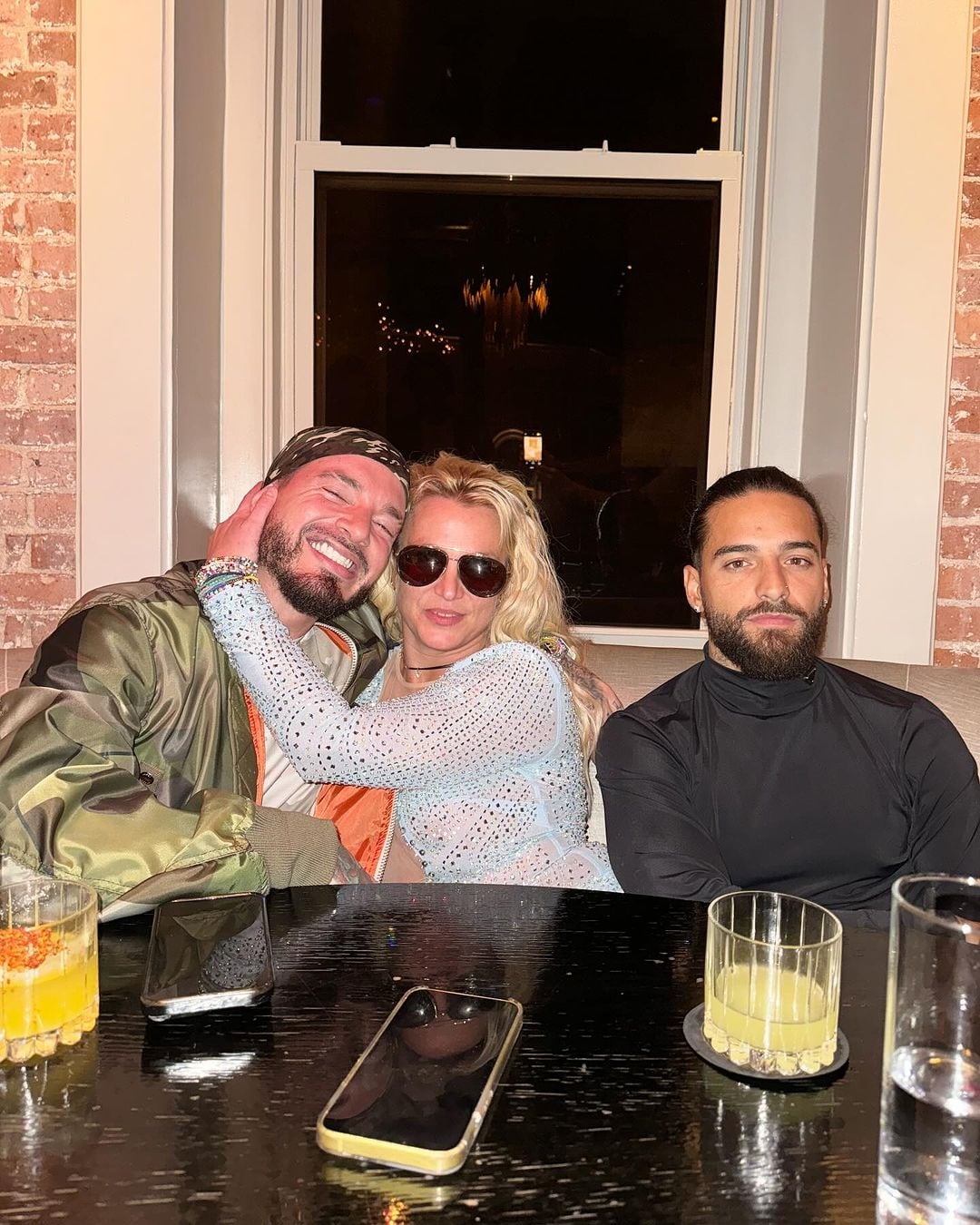 Foto de J Balvin, Britney Spears y Maluma.