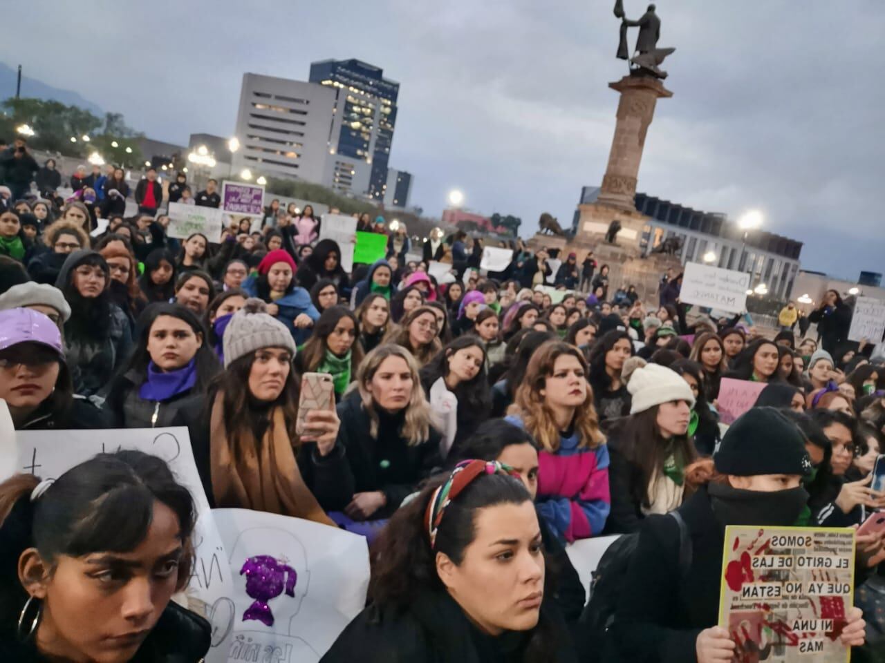 Se calcula en 600 el número de mujeres.