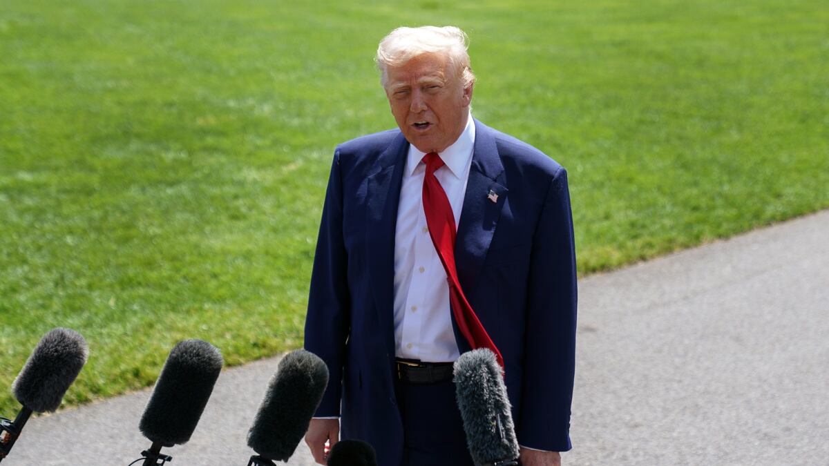 Donald Trump dijo que quiere ser Papa, pero tiene candidato en el cónclave por si no lo eligen a él