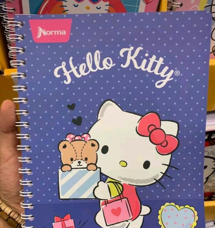 Cuadernos de Hello Kitty en Walmart para el regreso a clases 2024