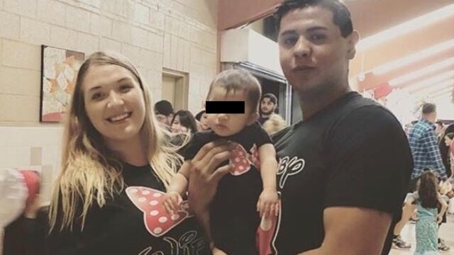 Jordan y Andre Anchondo con una de sus hijas.