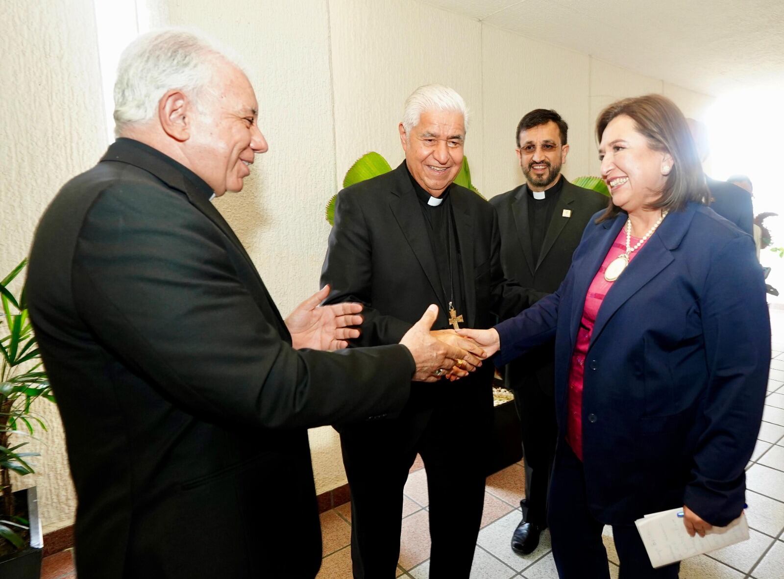 Xóchitl Gálvez en reunión con la Conferencia del Episcopado Mexicano