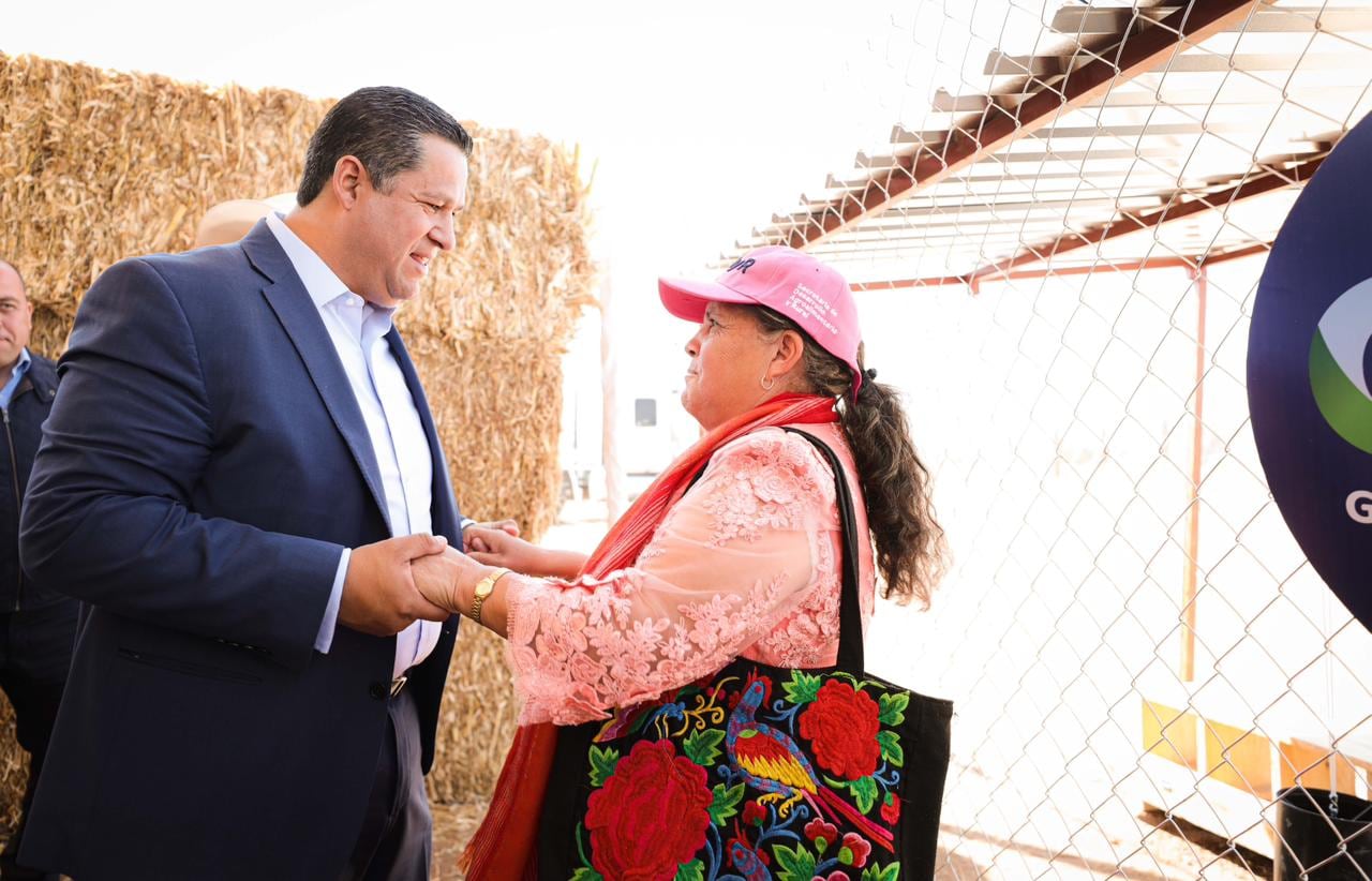 Diego Sinhue Rodríguez entrega apoyos a productores agrícolas en Guanajuato