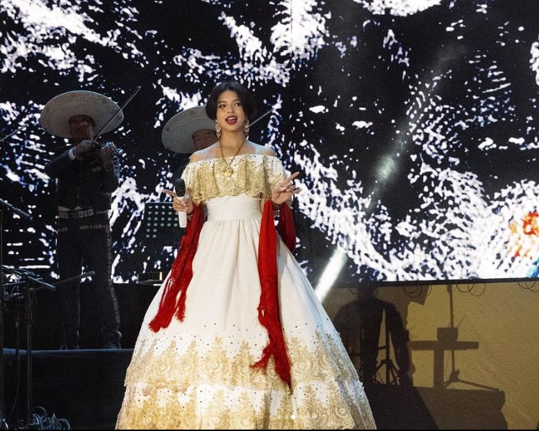 Ángela Aguilar se presentó en la Feria de Villanueva, Zacatecas con un público abarrotado