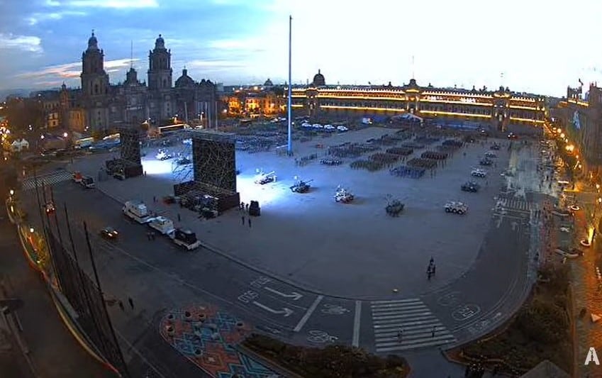 Mexicanos se reúnen en el Zócalo de la CDMX