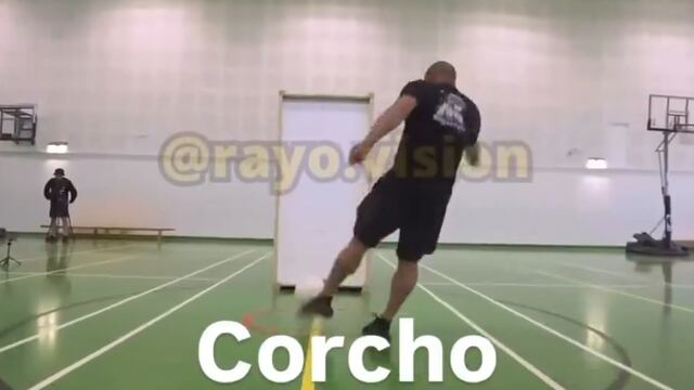 Roberto Carlos rompiendo paredes