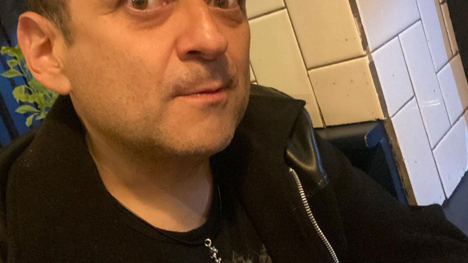 Lalo España cancela función de teatro por culpa del crimen organizado: “Estoy muy triste y desesperado”