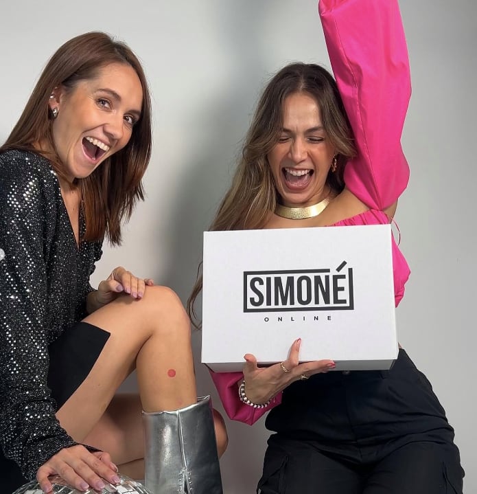 Ex bailarinas de Venga La Alegría venden zapatos