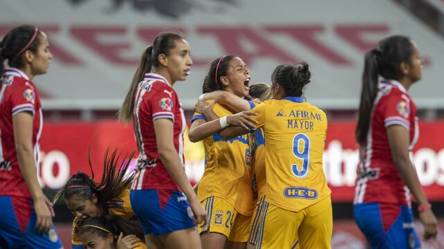 Greta Espinoza celebra gol del Club Tigres femenil