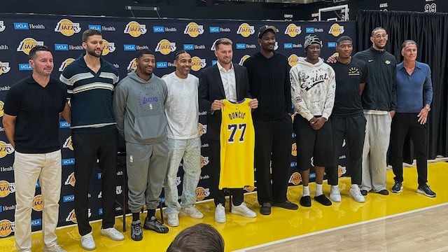 Luka Doncic renueva contrato con Los Lakers.