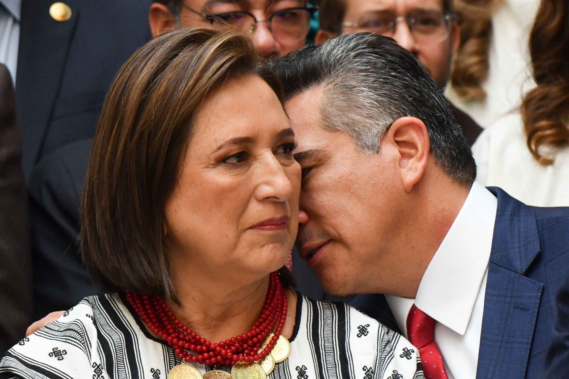 Foto "romántica" de Xóchitl Gálvez y Alejandro Moreno