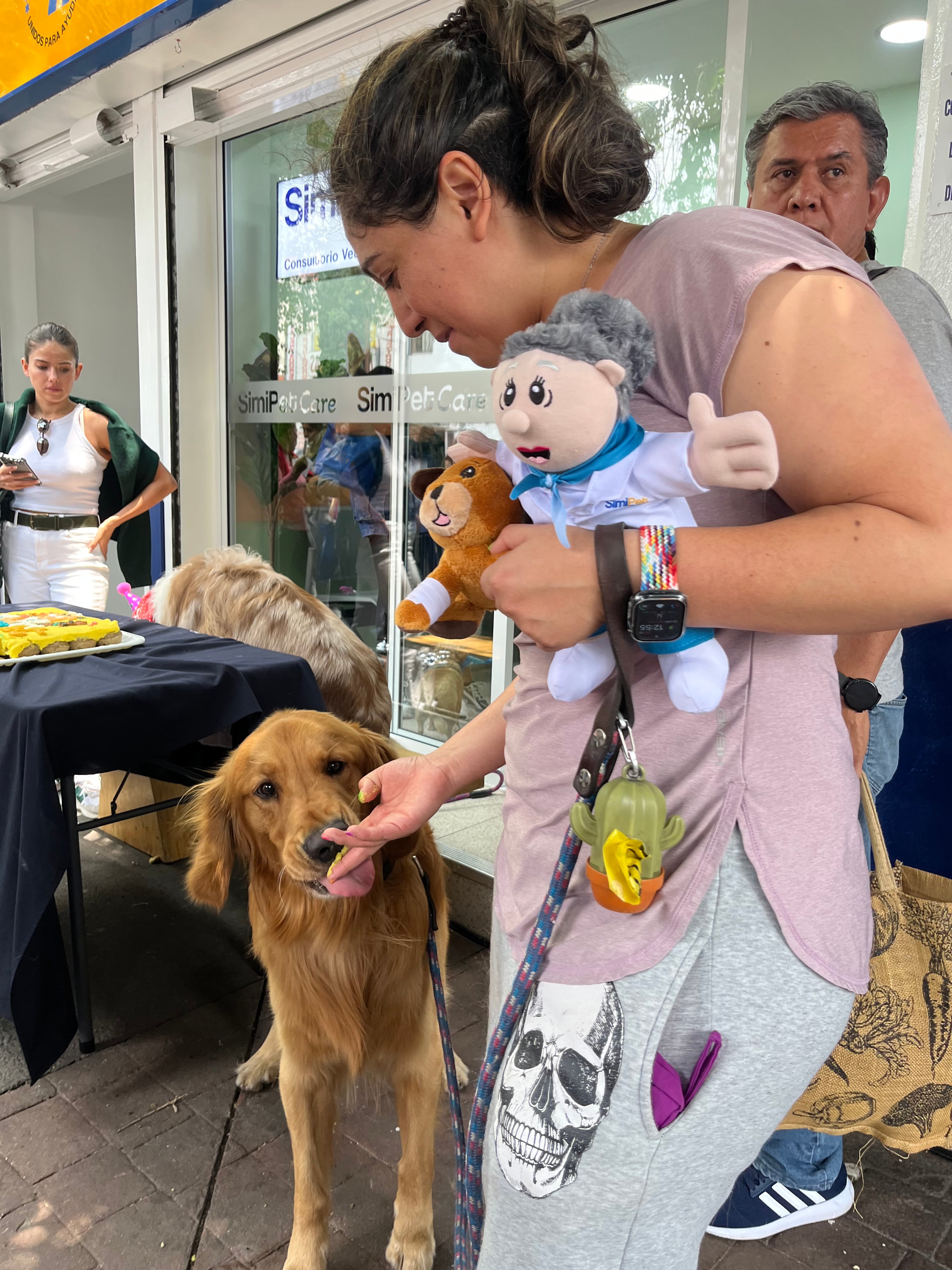 Inauguración del primer consultorio veterinario de Simi Pet Care de Farmacias Similares en Escandón, CDMX