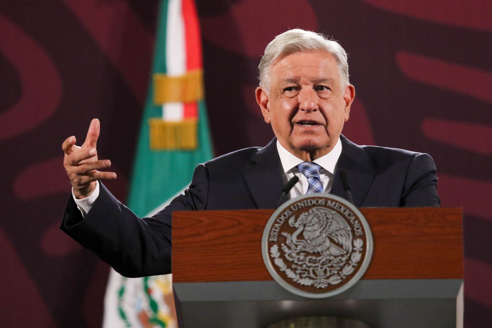 AMLO tunde a la UNAM por opinión de expertos sobre reforma al Poder Judicial