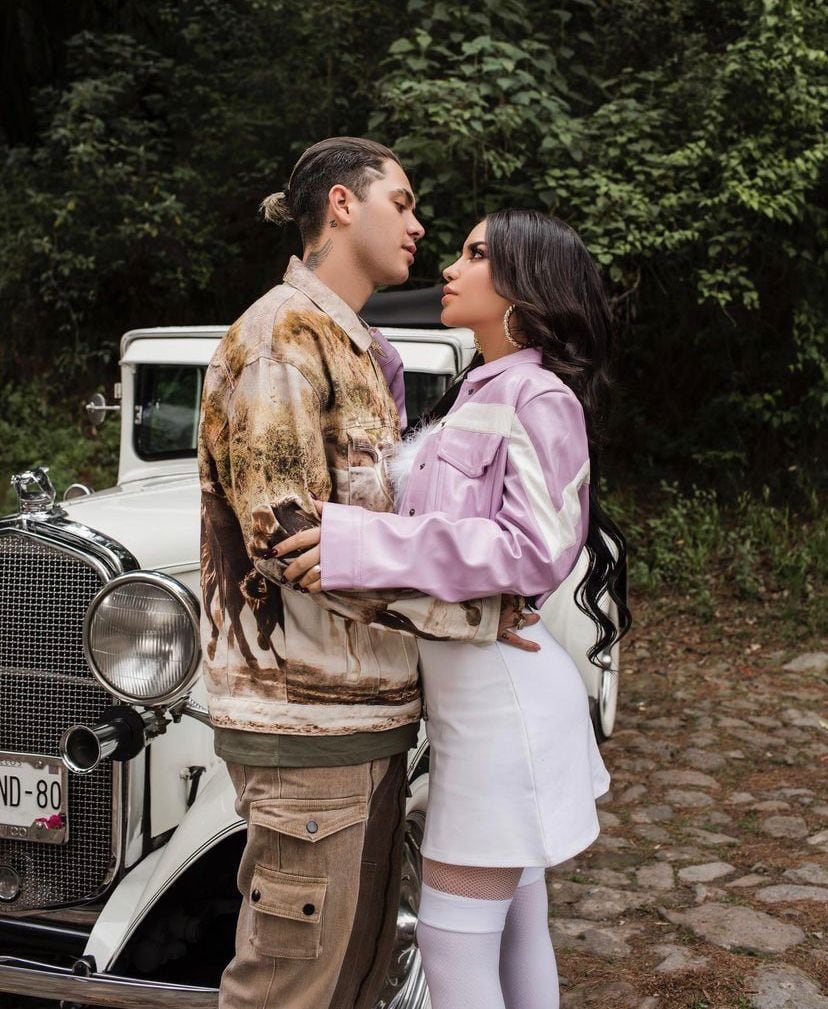 Kimberly Loaiza y Juan De Dios Pantoja