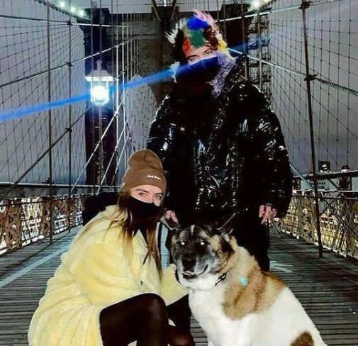 j Balvin y su perro Enzo