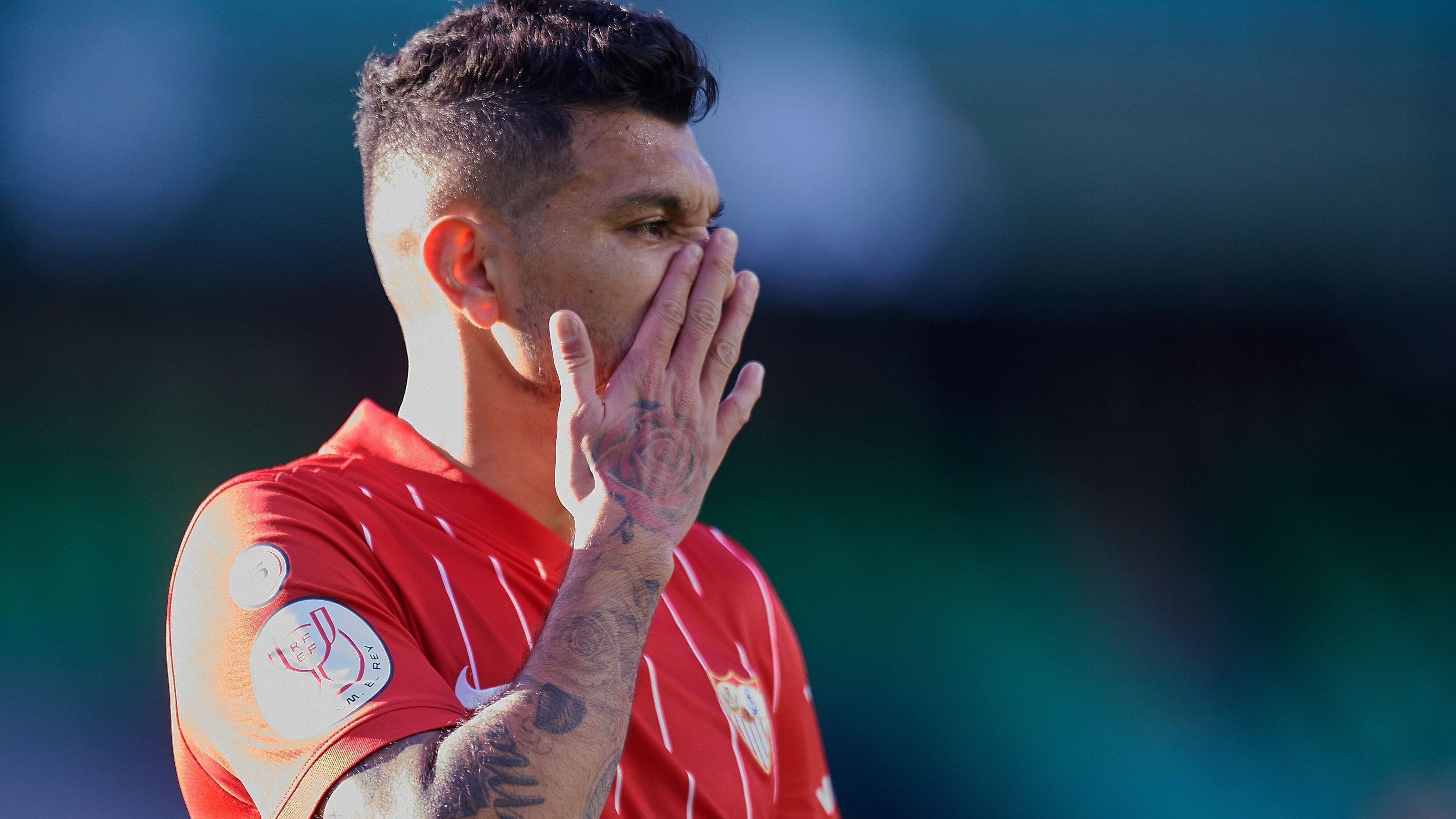 Sevilla FC deja a Tecatito Corona fuera de la fase eliminatoria de la Europa League