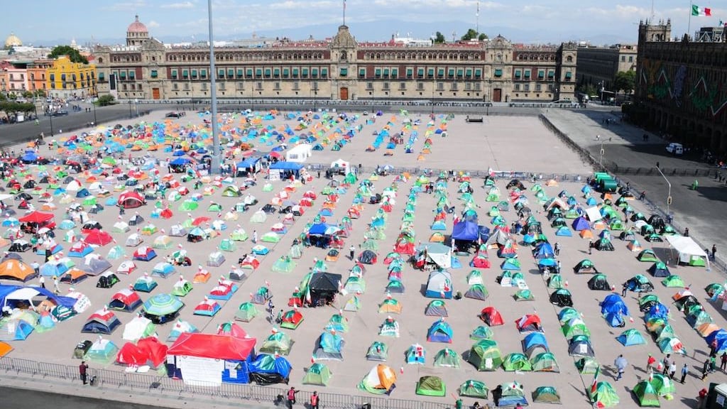 FRENA levanta plantón en el Zócalo para manifestación del 21 de noviembre