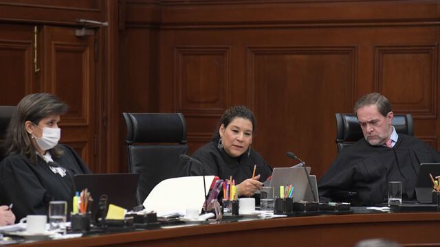 Ministra Lenia Batres en sesión de SCJN