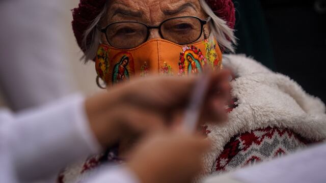 Aplicación de refuerzo para mayores de 60 años