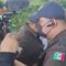 VIDEO: Suspenden a agente del INM por agredir a periodista en Chiapas