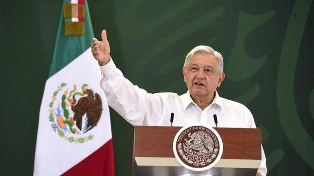 AMLO en conferencia en Nuevo León
