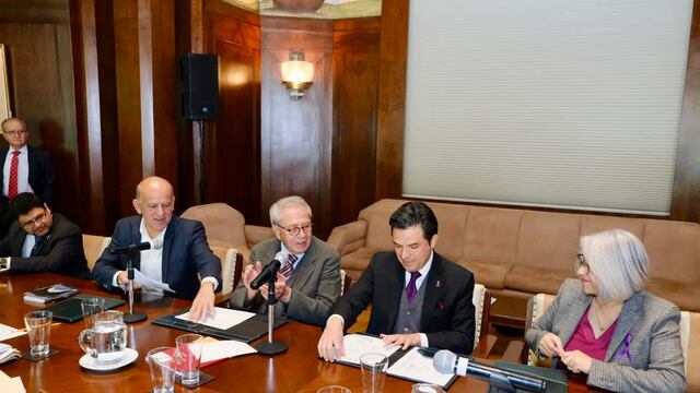 Jorge Alcocer, secretario de Salud. Testigo de honor.