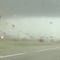 VIDEO: Camioneta escapa de un tornado en Texas que la hizo girar en el aire
