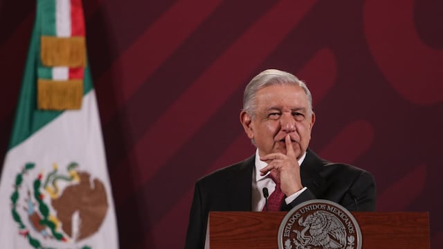AMLO defiende la educación ante propuestas de Javier Milei