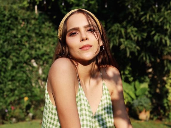 Yuya presume su cosecha de aguacates