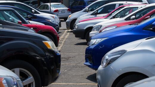 ¿Por qué mi coche se devalúa al salir de la agencia?