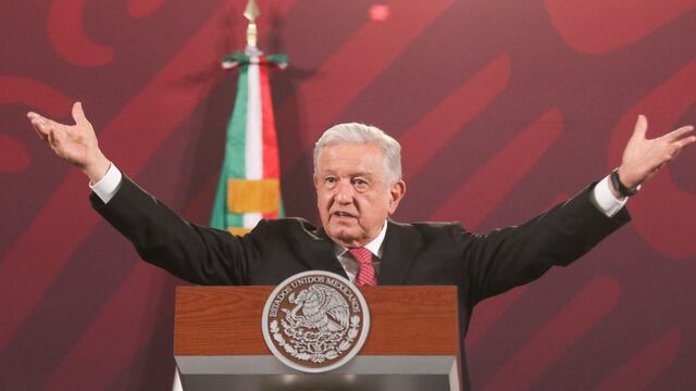 Andrés Manuel López Obrador, Presidente de México, responde a la pregunta de qué piensa de la decisión del gobernador texano Greg Abbott de mandar helicópteros militares a la frontera con México.