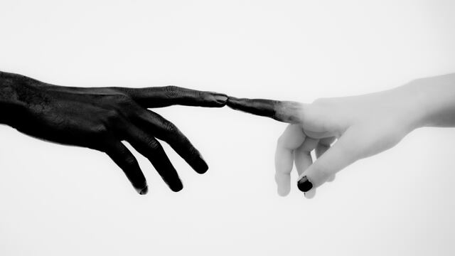 Una inteligencia artificial revela imágenes de cantantes que han hecho pacto con el diablo