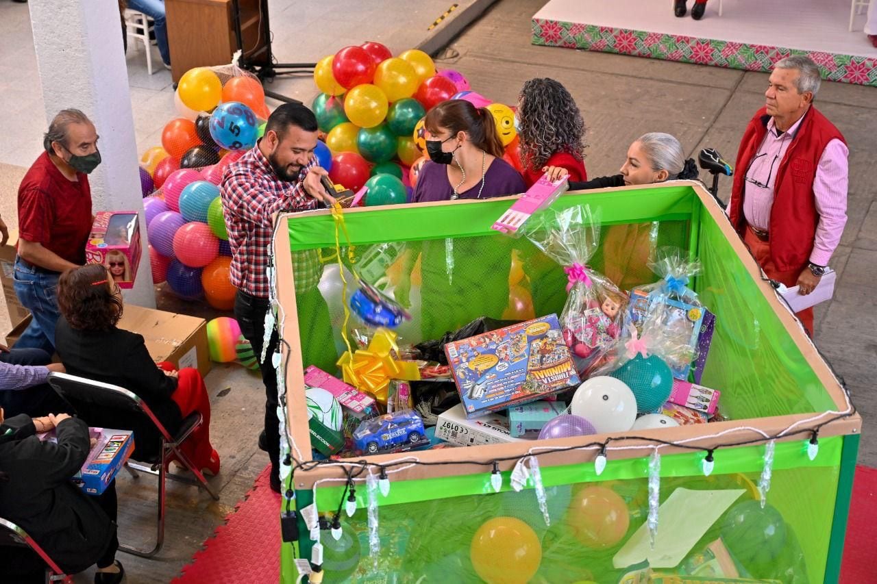 DIF de San Luis Potosí arranca campaña "Regalos con Amor para Pequeños Corazones" dirigida a niñas y niños