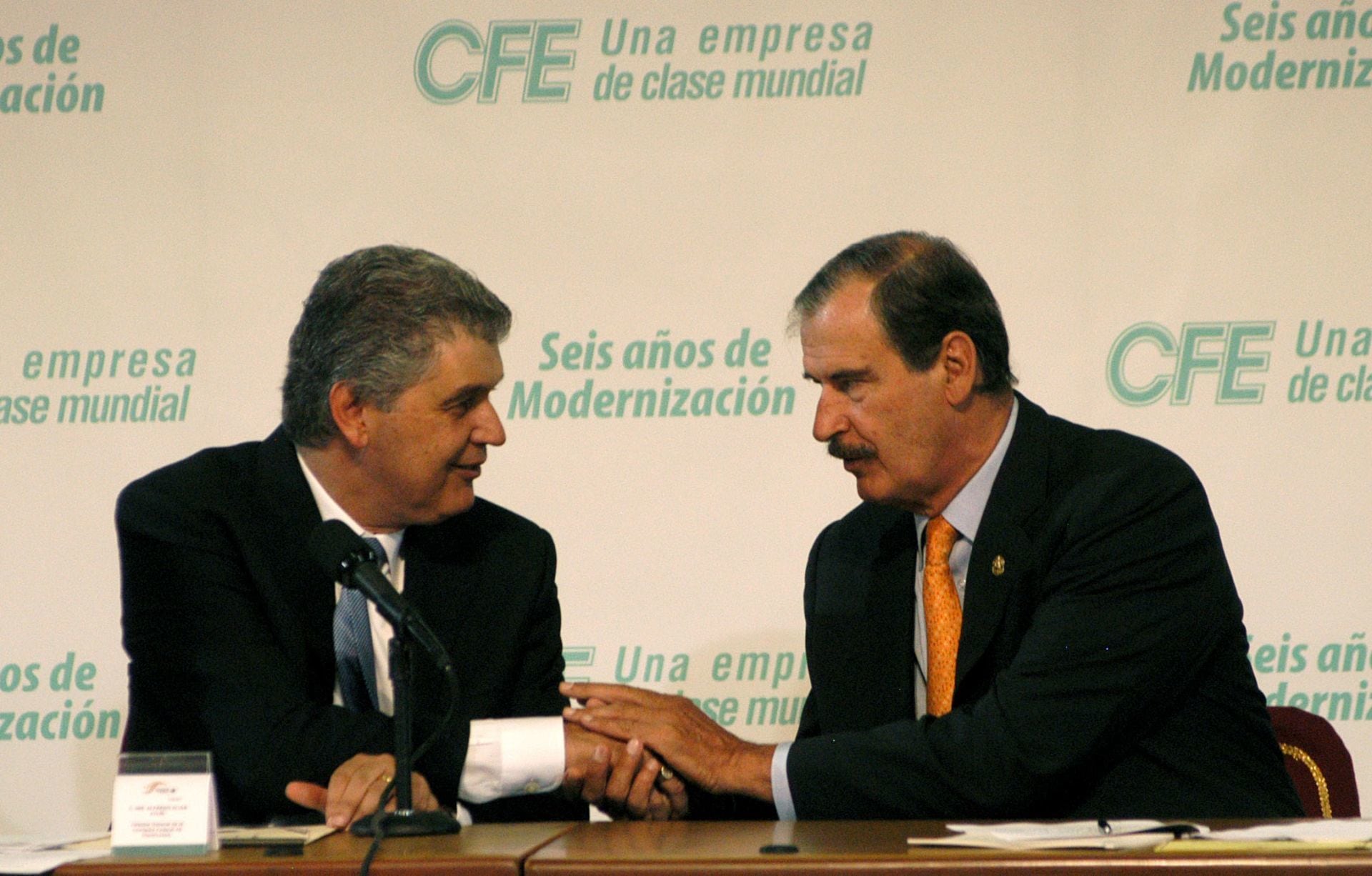 Alfredo Elías Ayub, ex director general de la comisión federal de electricidad y Vicente Fox Quesada, ex presidente de México