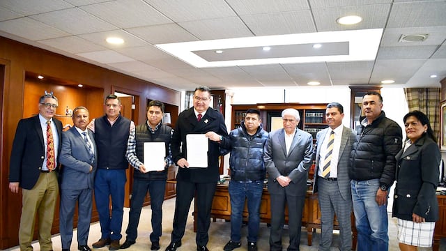 Dirigentes de tres secciones del SUTGCDMX recibieron del presidente de la FSTSE las tomas de nota de sus gestiones