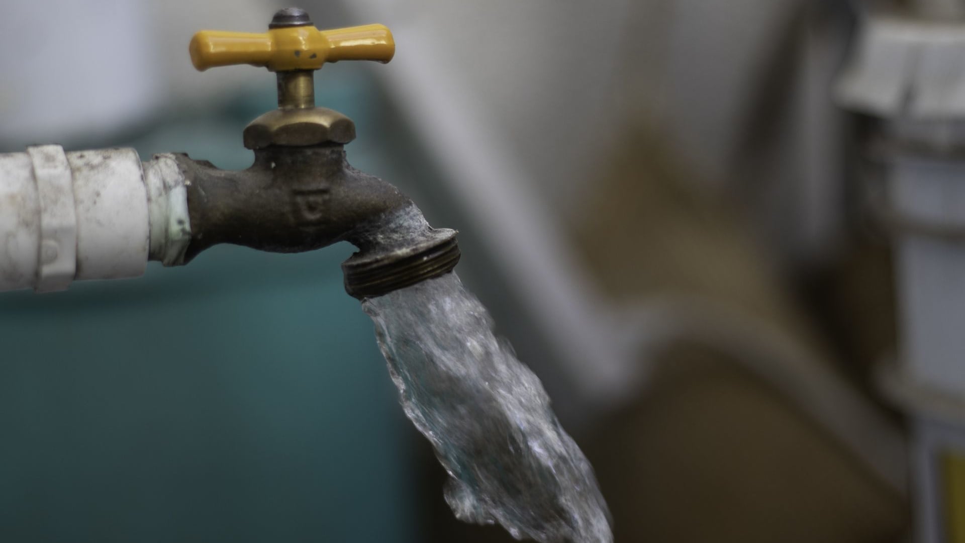 Iztapalapa cierra tomas de agua como parte de la Operación Caudal