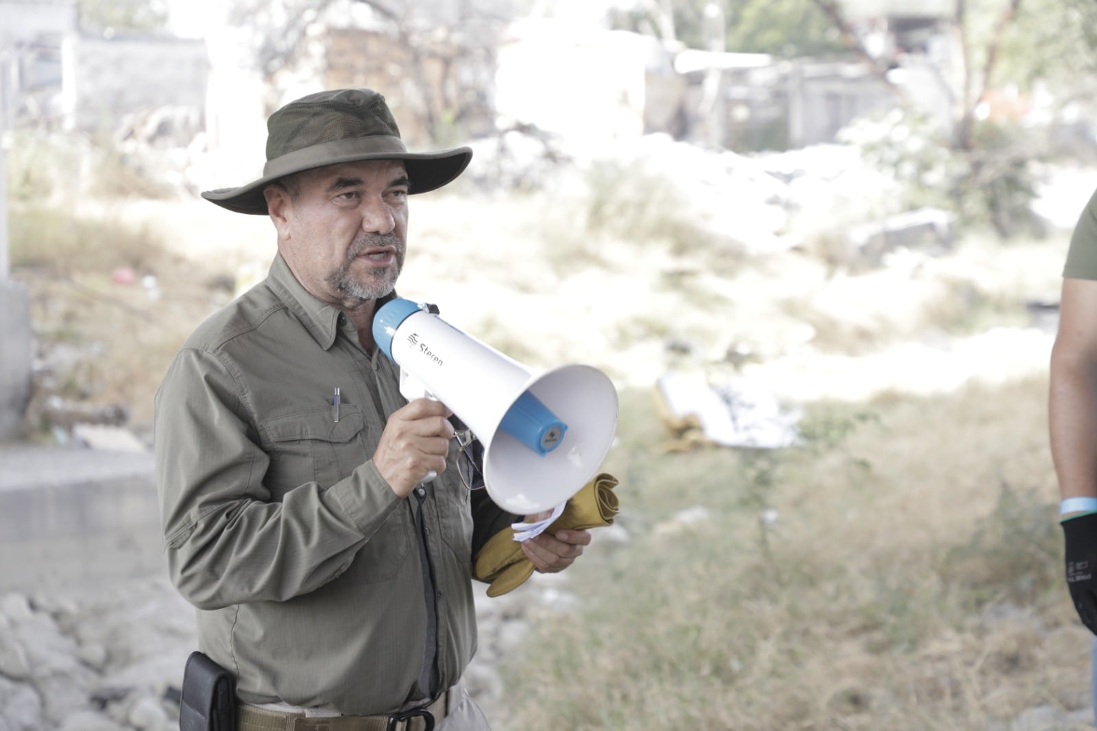 Escobedo y SOSAC realizan labores de limpieza en el Río Pesquería.