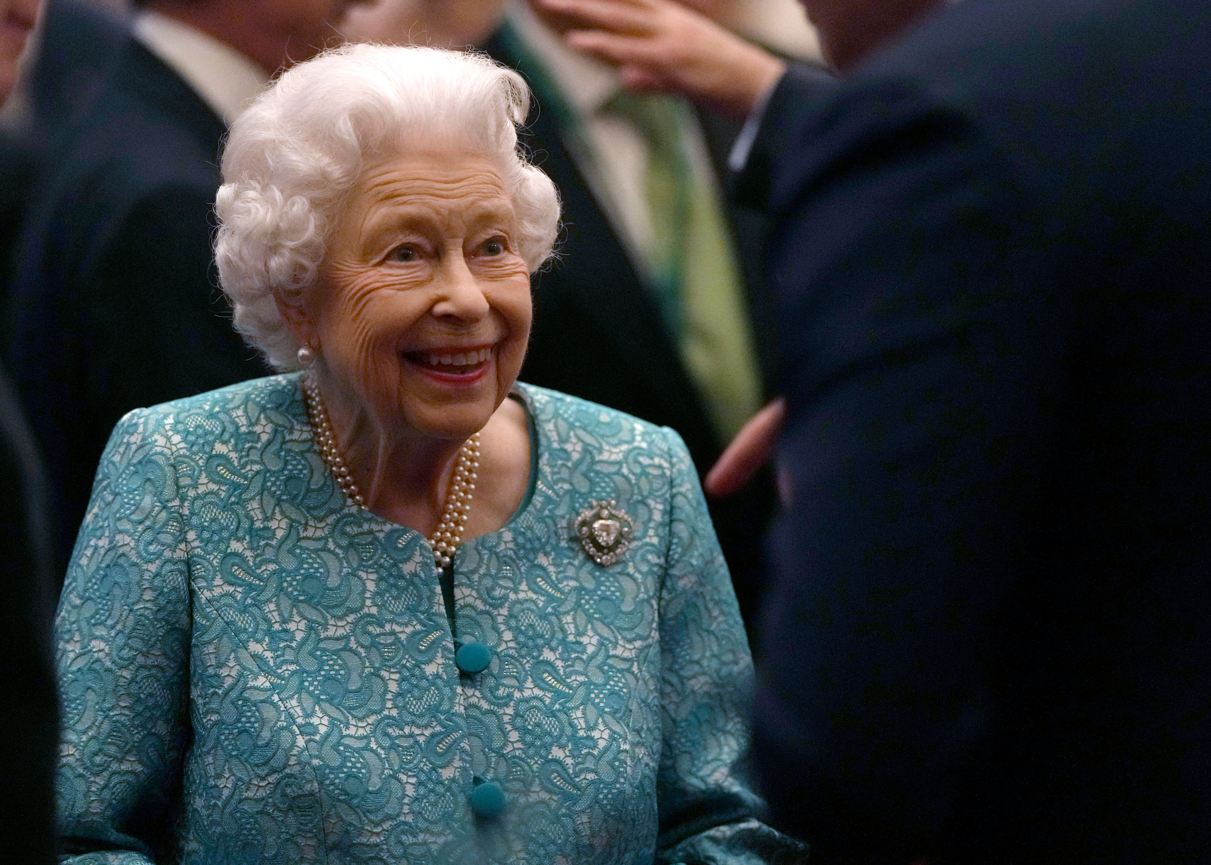 Salud de la Reina Isabel II preocupa a nivel mundial