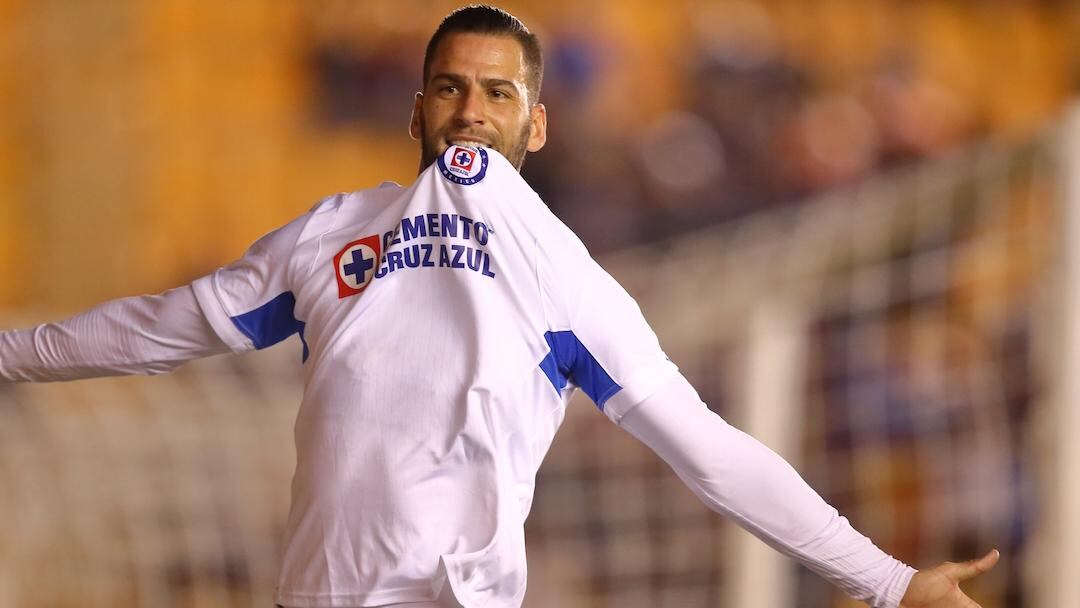 Edgar Méndez celebra un gol en Copa MX.
