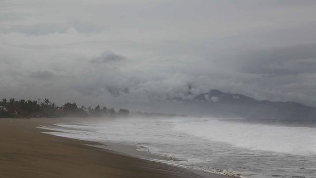 La tormenta tropical Simón se encuentra frente a las costas de Guerrero, Oaxaca y Michoacán.